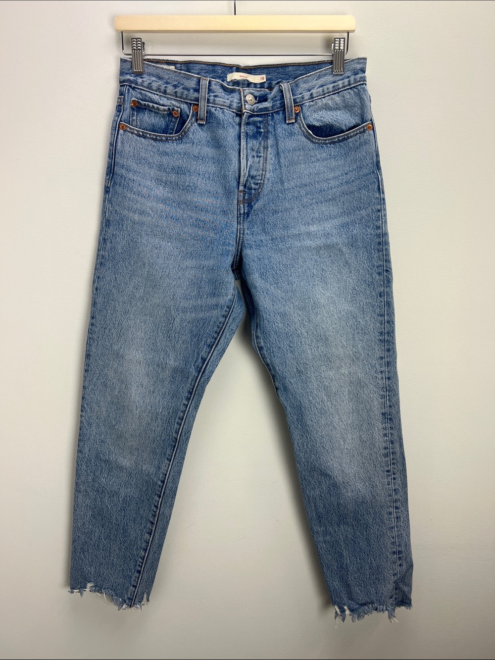 Levi’s Premium Wedgie Jeans Womens 28 Straight Raw Hem Classic High Rise